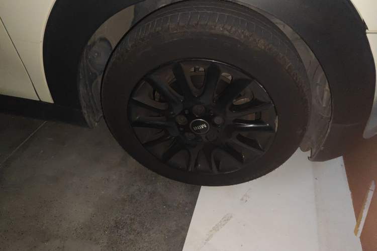 Used MINI 2021 1.5T ONE PLUS Five-Door Edition Right Front Wheel Hub