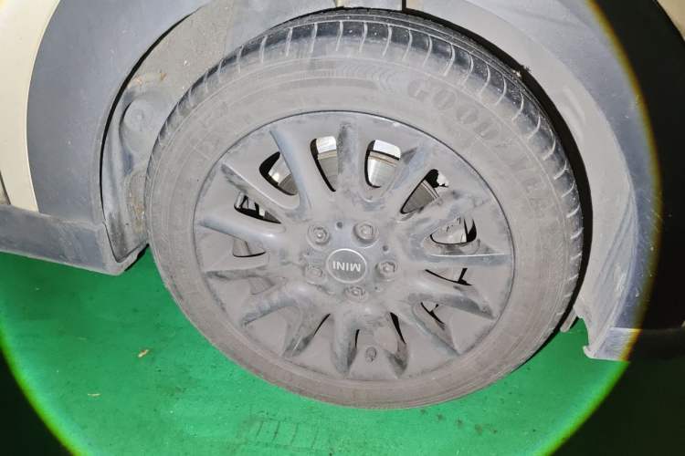 Used MINI 2021 1.5T ONE Five-Door Version Right Front Wheel Hub