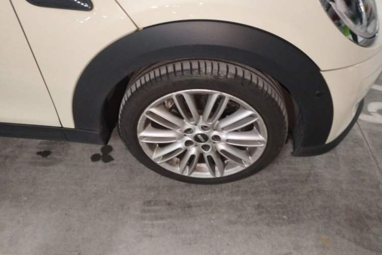 Used MINI 2021 1.5T COOPER Classic Edition Five-Door Version Right Front Wheel Hub