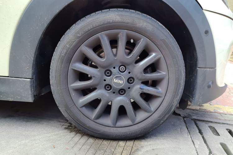 Used MINI 2021 1.5T COOPER Classic Edition Right Front Wheel Hub