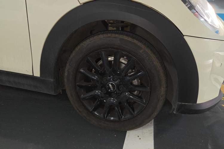 Used MINI 2021 1.5T ONE Right Front Wheel Hub