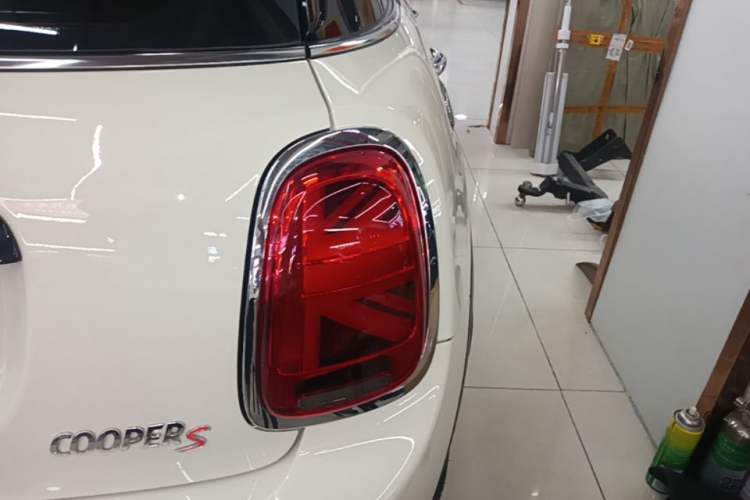 Used MINI 2021 2.0T COOPER S Artist Five-Door Edition Right Rear Taillight