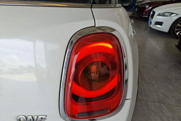 Used MINI 2021 1.5T ONE Five-Door Version Right Rear Taillight
