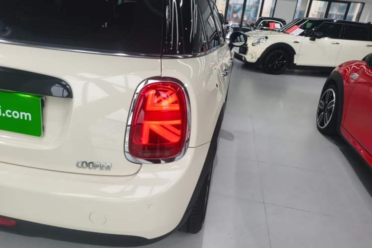 Used MINI 2021 1.5T COOPER Classic Edition Five-Door Version Right Rear Taillight