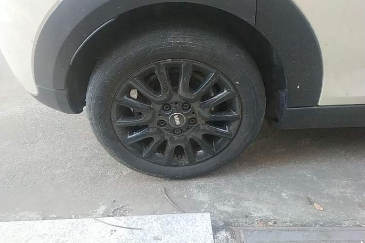 Used MINI 2021 1.5T ONE PLUS Five-Door Edition Right Rear Wheel Hub