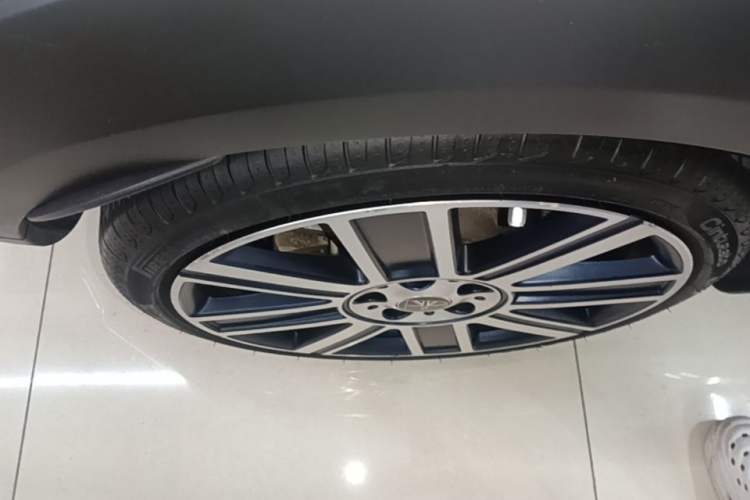 Used MINI 2021 2.0T COOPER S Artist Five-Door Edition Right Rear Wheel Hub