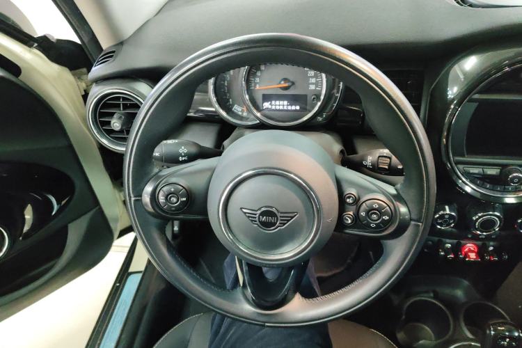 Used MINI 2021 1.5T ONE PLUS Five-Door Edition Steering Wheel