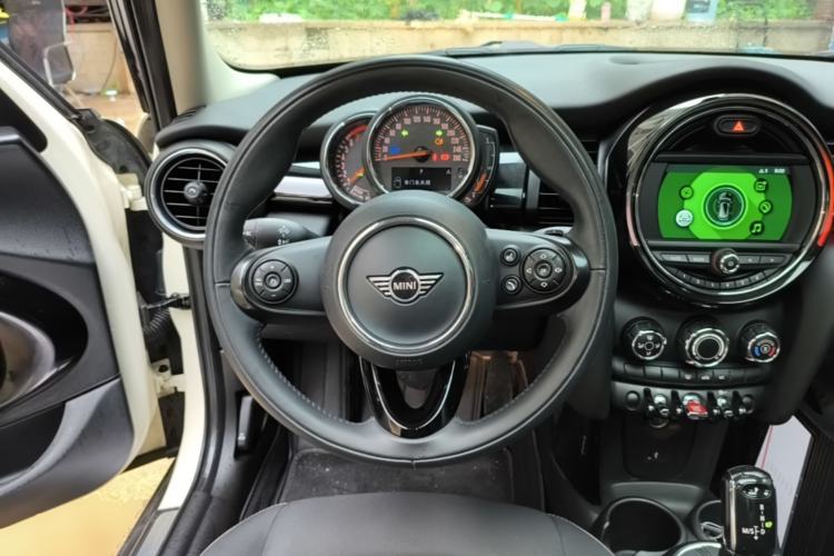Used MINI 2021 1.5T ONE PLUS Five-Door Edition Steering Wheel