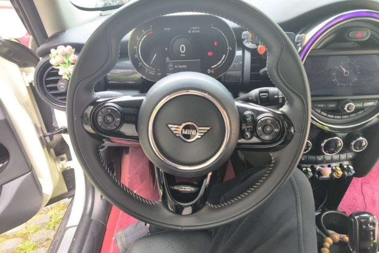 Used MINI 2021 1.5T COOPER Artist Five-Door Edition Steering Wheel