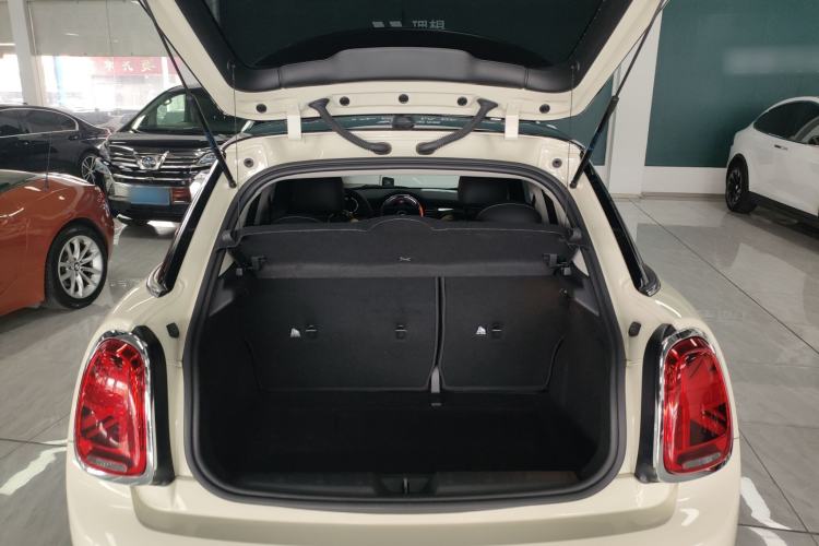 Used MINI 2021 1.5T COOPER Classic Edition Five-Door Version Trunk