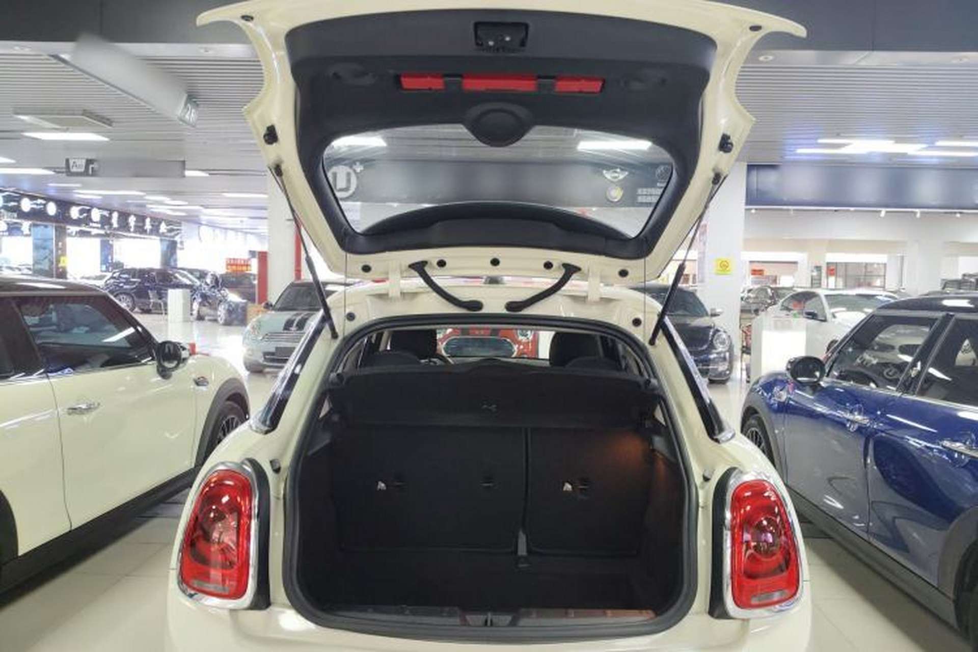 Used MINI 2021 1.5T ONE PLUS Five-Door Edition Trunk