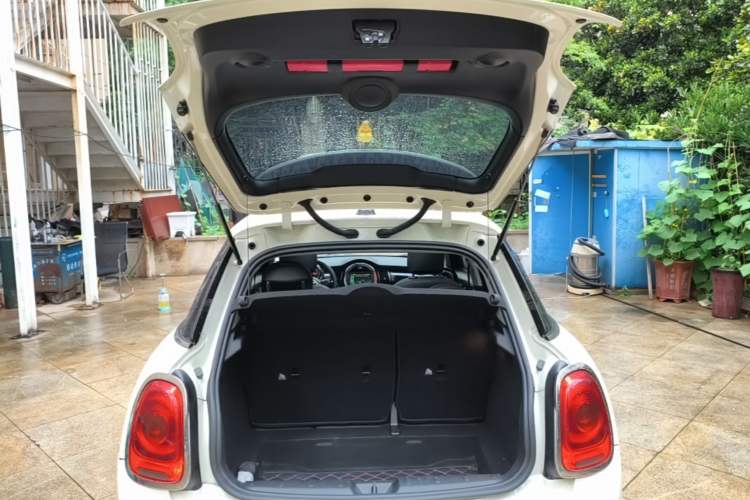 Used MINI 2021 1.5T ONE PLUS Five-Door Edition Trunk