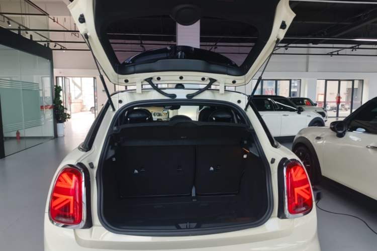 Used MINI 2021 1.5T COOPER Racing Edition Five-Door Model Trunk
