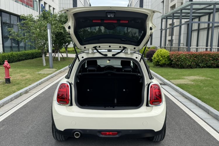 Used MINI 2021 1.5T COOPER Classic Edition Trunk