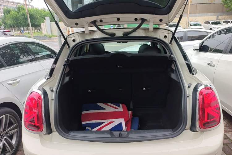 Used MINI 2021 1.5T COOPER Classic Edition Five-Door Version Trunk