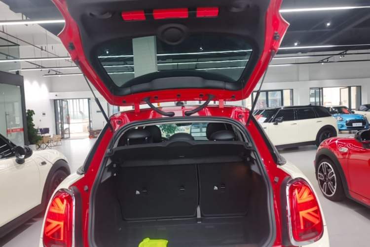 Used MINI 2021 1.5T COOPER Classic Edition Five-Door Version Trunk
