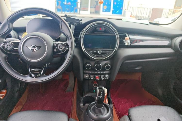 Used MINI 2021 1.5T COOPER Artist Five-Door Edition Center Console