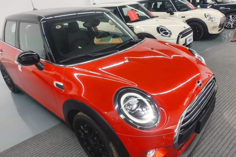 Used MINI 2021 1.5T COOPER Classic Edition Five-Door Version Front Right 45 Deg