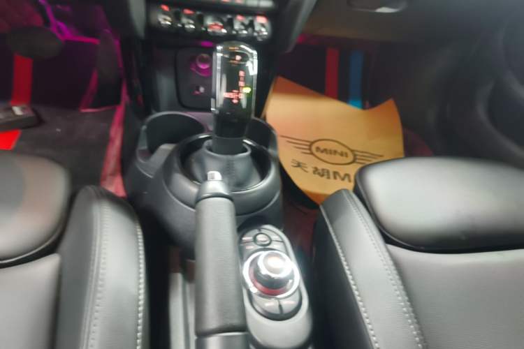 Used MINI 2021 1.5T COOPER Classic Edition Five-Door Version Gear Lever
