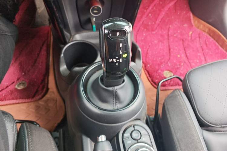 Used MINI 2021 1.5T COOPER Artist Five-Door Edition Gear Lever