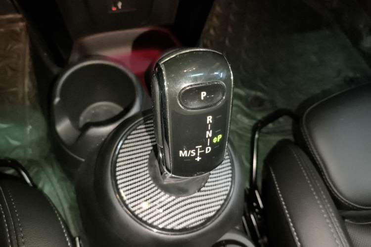Used MINI 2021 1.5T COOPER Classic Edition Five-Door Version Gear Lever