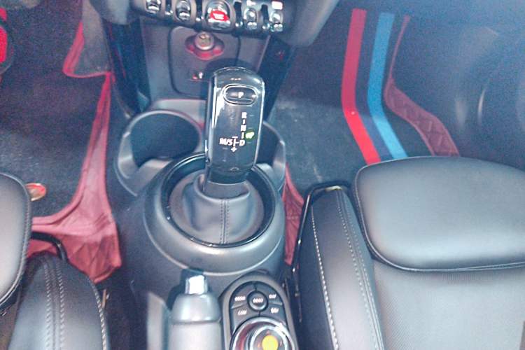 Used MINI 2021 1.5T COOPER Classic Edition Five-Door Version Gear Lever