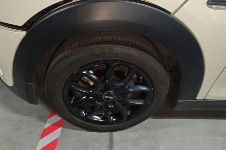 Used MINI 2021 1.5T ONE Five-Door Version Left Front Wheel Hub