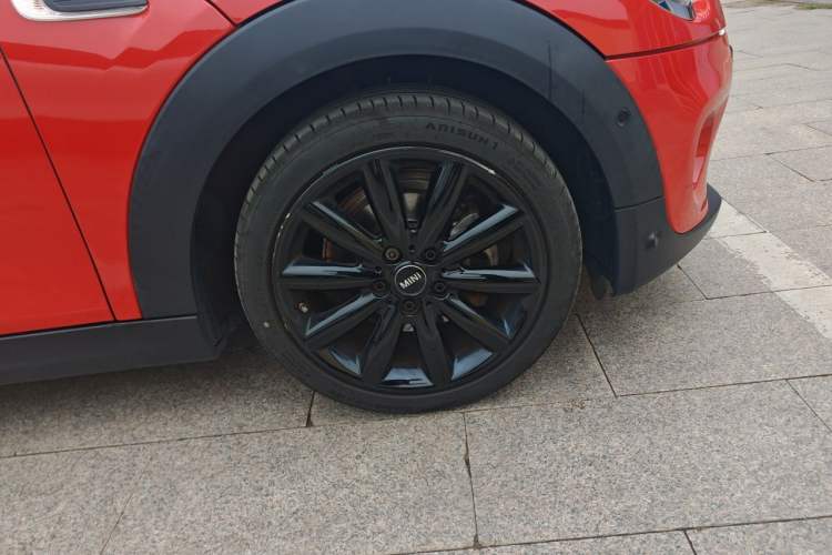 Used MINI 2021 1.5T COOPER Artist Five-Door Edition Right Front Wheel Hub