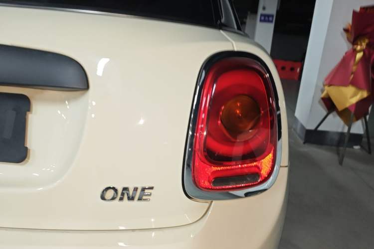 Used MINI 2021 1.5T ONE Five-Door Version Right Rear Taillight