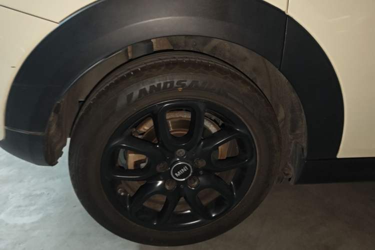 Used MINI 2021 1.5T ONE Five-Door Version Right Rear Wheel Hub