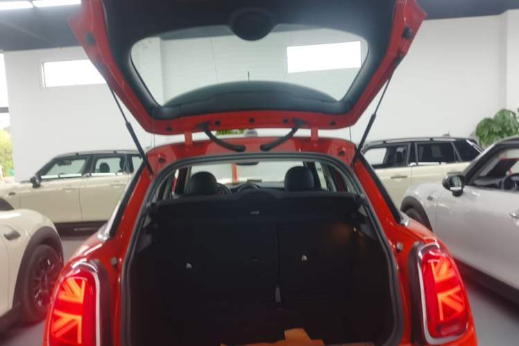 Used MINI 2021 1.5T COOPER Classic Edition Five-Door Version Trunk