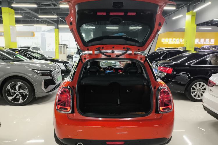 Used MINI 2021 1.5T COOPER Classic Edition Five-Door Version Trunk