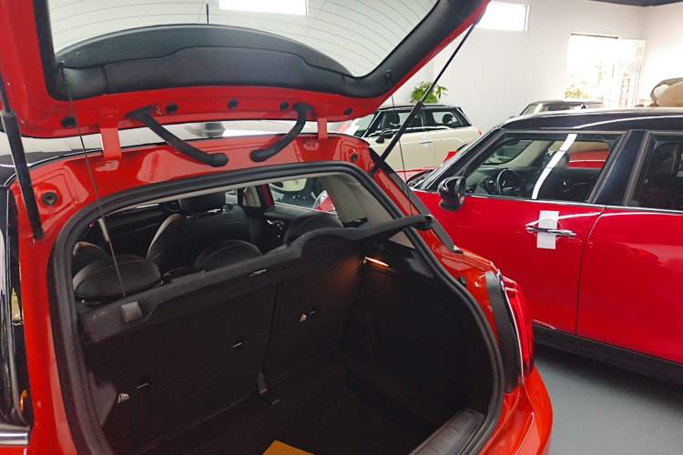 Used MINI 2021 1.5T COOPER Classic Edition Five-Door Version Trunk
