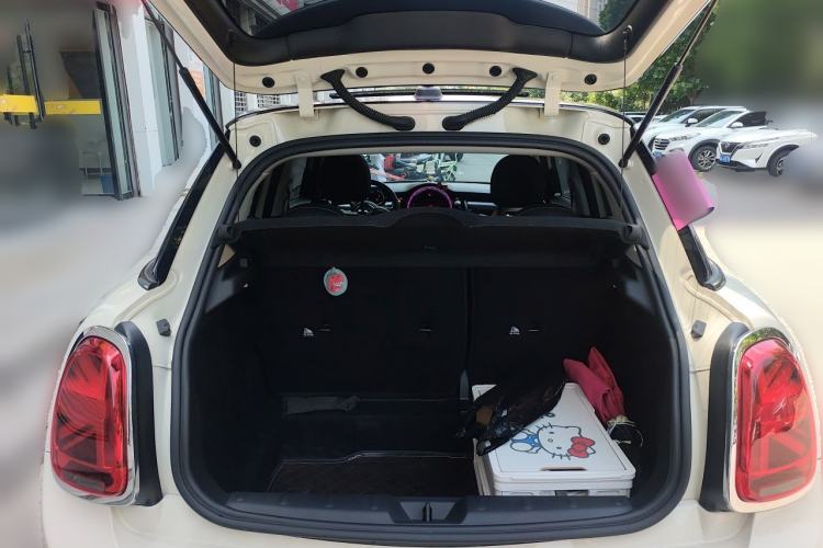 Used MINI 2021 1.5T COOPER Classic Edition Five-Door Version Trunk