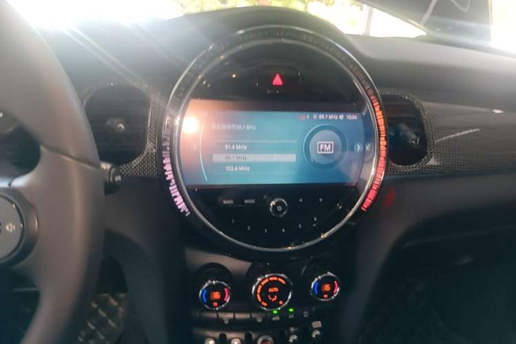 Used MINI 2022 Updated 1.5T COOPER Artist Five-Door Edition Audio And AC Panel