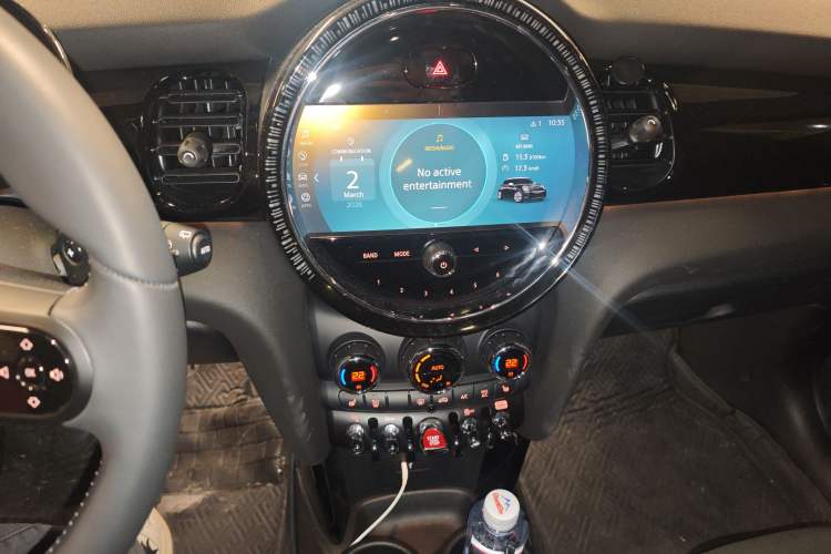 Used MINI 2022 2.0T COOPER S Black Badge Special Edition Five-Door Model Audio And AC Panel