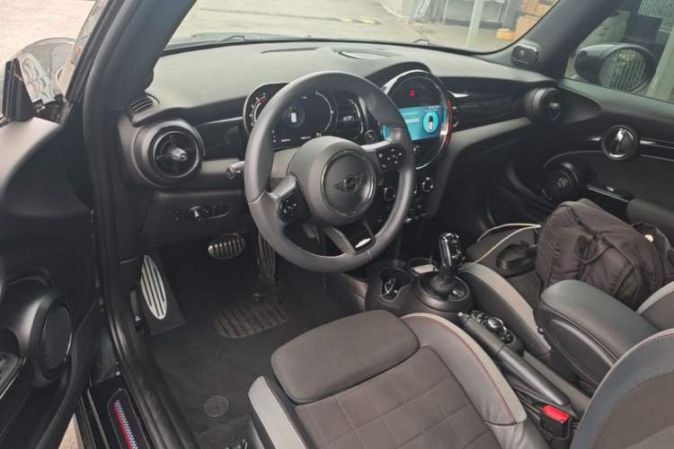 Used MINI 2022 2.0T COOPER S Black Badge Special Edition Center Console