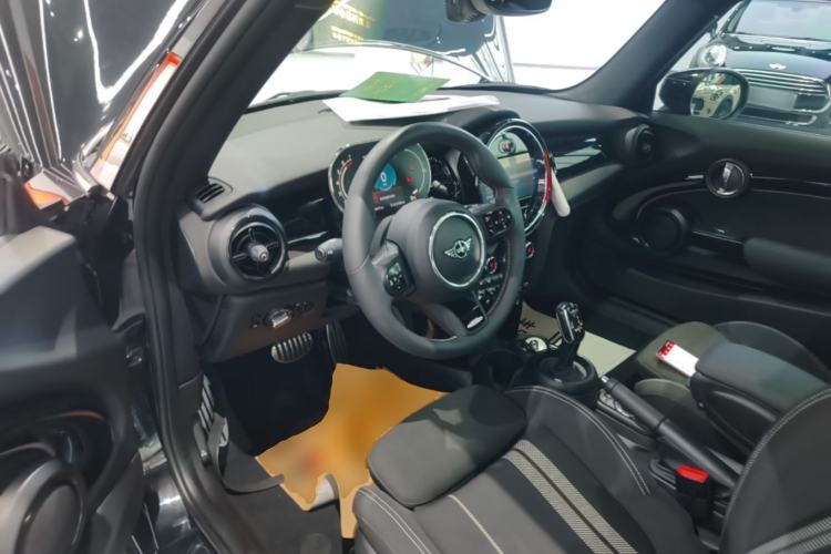 Used MINI 2022 1.5T COOPER Black Badge Special Edition Center Console
