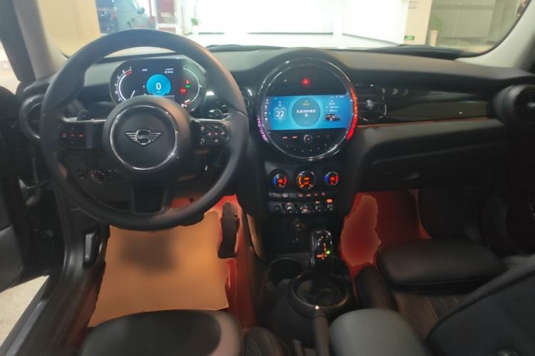 Used MINI 2022 Updated 2.0T COOPER S Classic Edition Five-Door Version Center Console