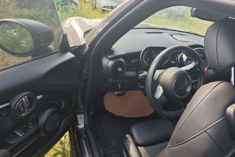 Used MINI 2022 1.5T COOPER Black Badge Special Edition Driver Seat