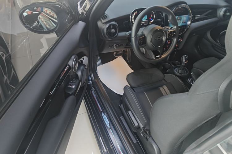Used MINI 2022 1.5T COOPER Black Badge Special Edition Driver Seat