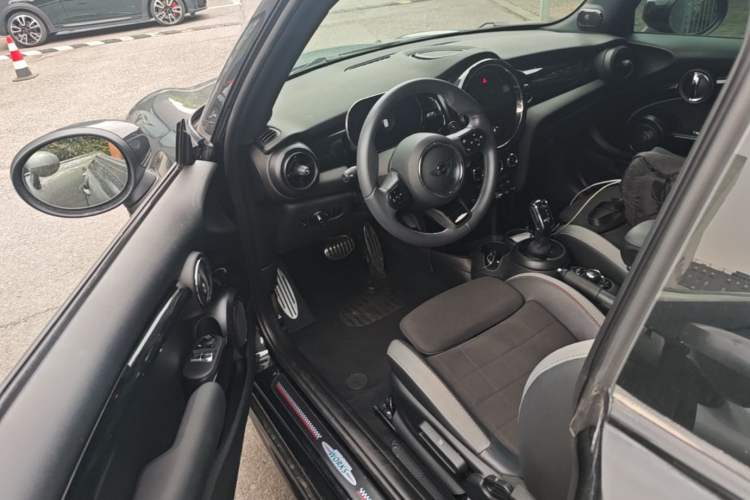 Used MINI 2022 2.0T COOPER S Black Badge Special Edition Driver Seat