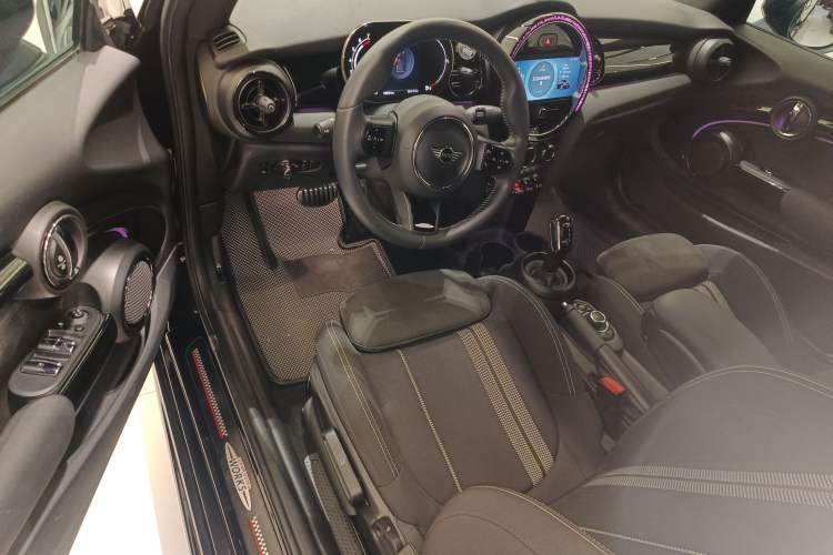 Used MINI 2022 1.5T COOPER CABRIO Black Badge Special Edition Driver Seat