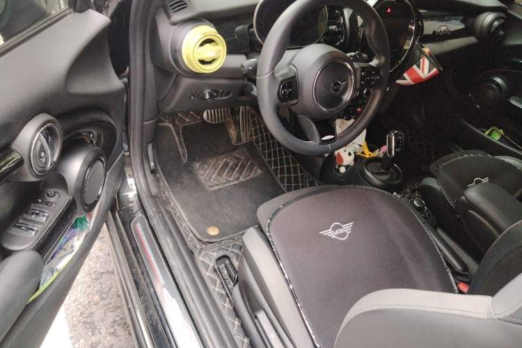 Used MINI 2022 2.0T COOPER S CABRIO Black Badge Special Edition Driver Seat