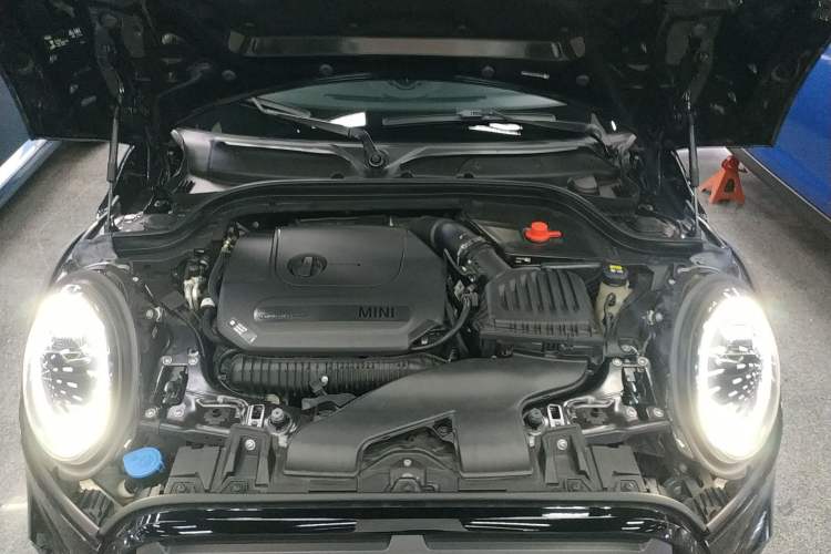 Used MINI 2022 2.0T COOPER S CABRIO Black Badge Special Edition Engine Bay