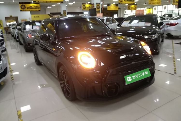 Used MINI 2022 2.0T COOPER S Black Badge Special Edition Front Right 45 Deg