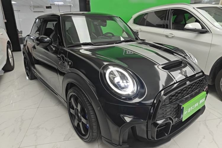 Used MINI 2022 2.0T COOPER S Black Badge Special Edition Front Right 45 Deg
