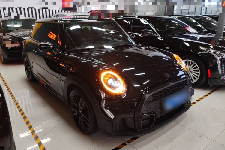 Used MINI 2022 1.5T COOPER Black Badge Special Edition Front Right 45 Deg