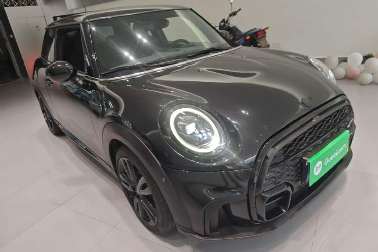 Used MINI 2022 1.5T COOPER Black Badge Special Edition Front Right 45 Deg