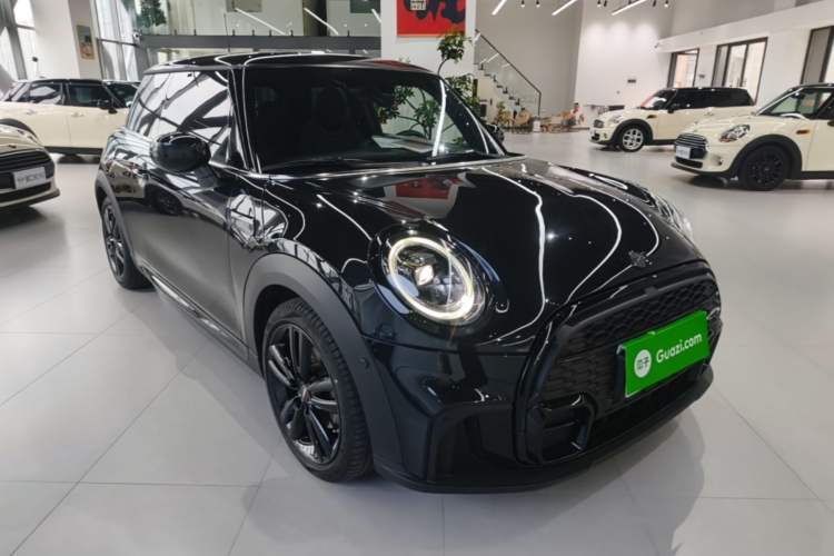 Used MINI 2022 1.5T COOPER Black Badge Special Edition Front Right 45 Deg